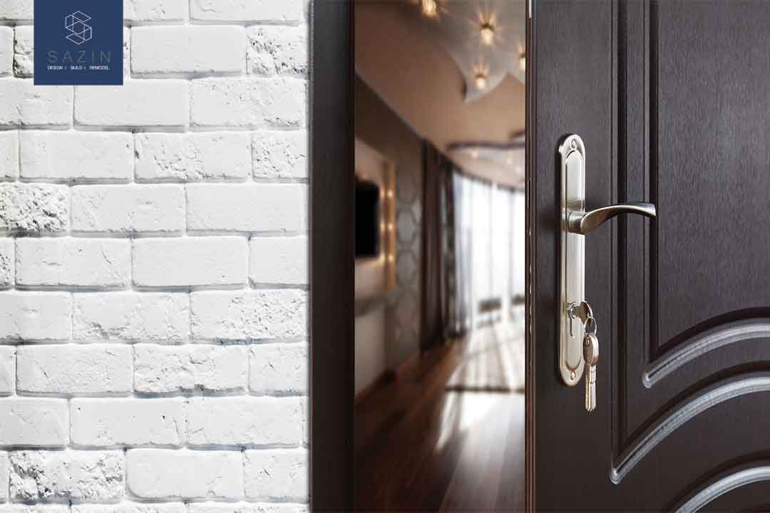 بازسازی فضای ورودی خانه با جایگزینی درب جدید